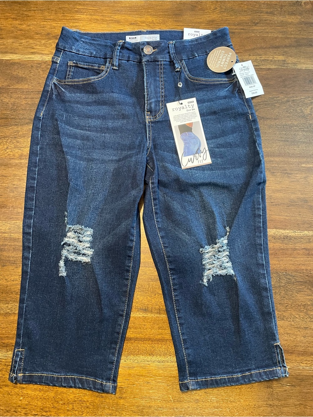 Royalty Curvy Fit Dark Wash Distressed Capris 8 Petite